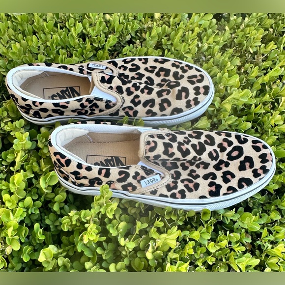 Vans Shoes - VANS size 6.5 women animal print preowned great condition